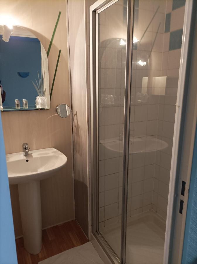 La Croisiere Hotel Louvetot Bagian luar foto